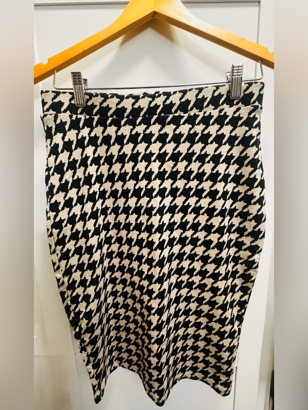 H&M Houndstooth Pencil Skirt, Black and Khaki Print, Size Small